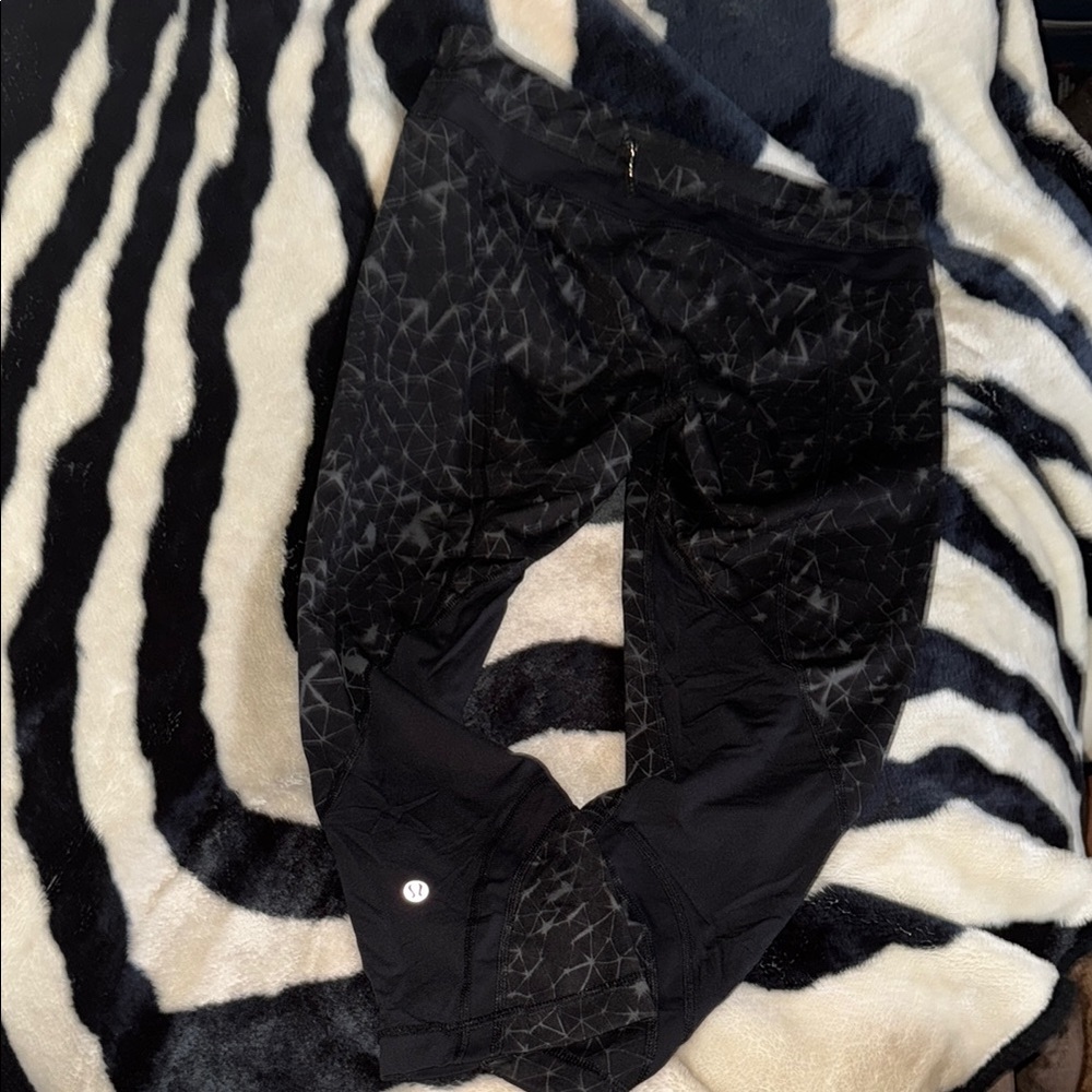 Lululemon Black Geometric Patterned Leggings - image 1